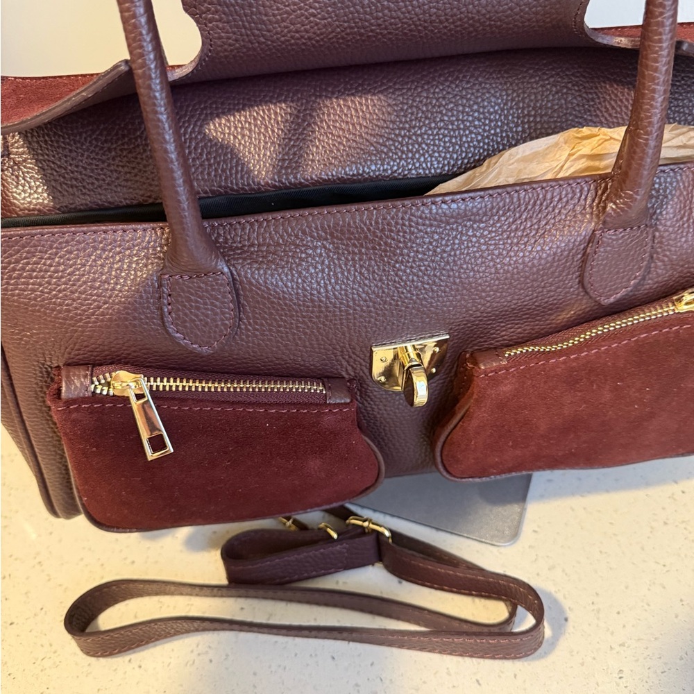 Chic Burgundy Leather Shoulder Bag Made in Italy - Picture 5 of 11